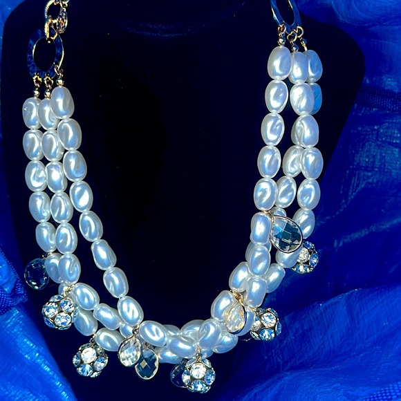 NWT Lilly Pulitzer Elegant Pearl and Crystal Three Strand Necklace - Picture 4 of 8